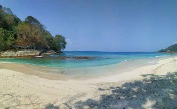Pantai Teluk Hantu, Keindahan Tersembunyi di Pesawaran